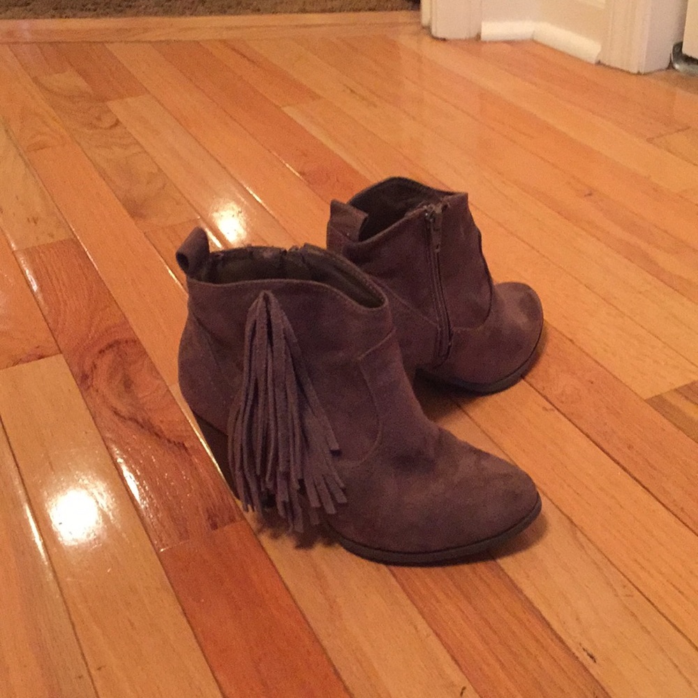 Textile Ankle Booties With a Suede fringe
